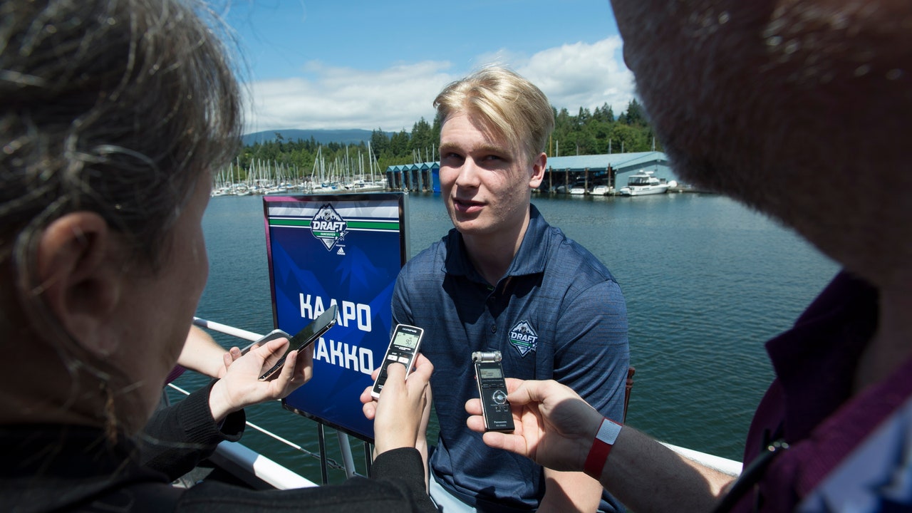 Kakko ready for answer if he's No. 1 or No. 2 in NHL draft